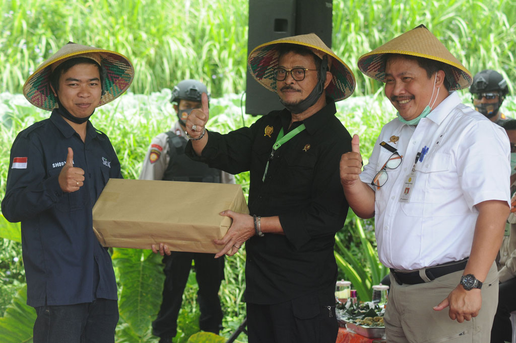 SYL menambahkan, Indonesia merupakan bangsa pejuang dan Provinsi Jawa Tengah, khususnya Kabupaten Semarang harus menjadi garda terdepan dan lokomotif untuk memajukan perekonomian melalui sektor pertanian. “Kita harus semangat menyediakan pangan rakyat jangan sampai ada yang teriak lapar. Ini tantangan kita bersama yang harus kita menangkan,