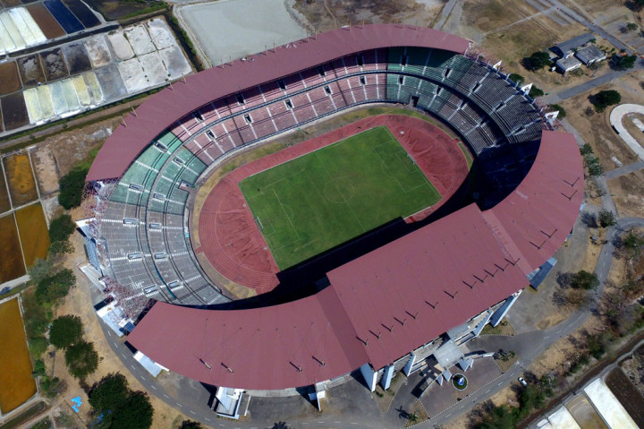 Stadion Gelora Bung Tomo adalah sebuah stadion serbaguna di Surabaya, Indonesia yang merupakan bagian dari kompleks olahraga Surabaya Sport Center. Stadion ini dibuka pada 6 Agustus 2010. Stadion tersebut berkapasitas 50 ribu penonton. ANTARA FOTO/Zabur Karuru