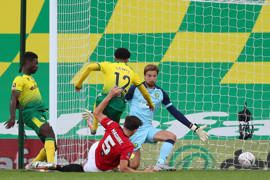 Gol kemenangan baru tiba di penghujung babak tambahan, tepatnya di menit ke-118. Harry Maguire menyambar bola liar dalam kemelut yang tercipta di kotak penalti Norwich.