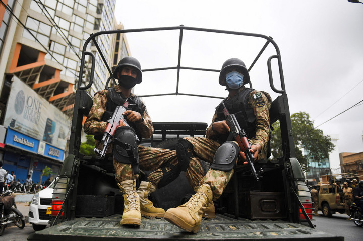 Belum ada kelompok maupun pihak tertentu yang mengklaim bertanggung jawab atas serangan ini. Namun diketahui bahwa Pakistan telah sejak lama dilanda tindak kekerasan militan, namun serangan-serangan sedikit berkurang dalam beberapa tahun terakhir.
