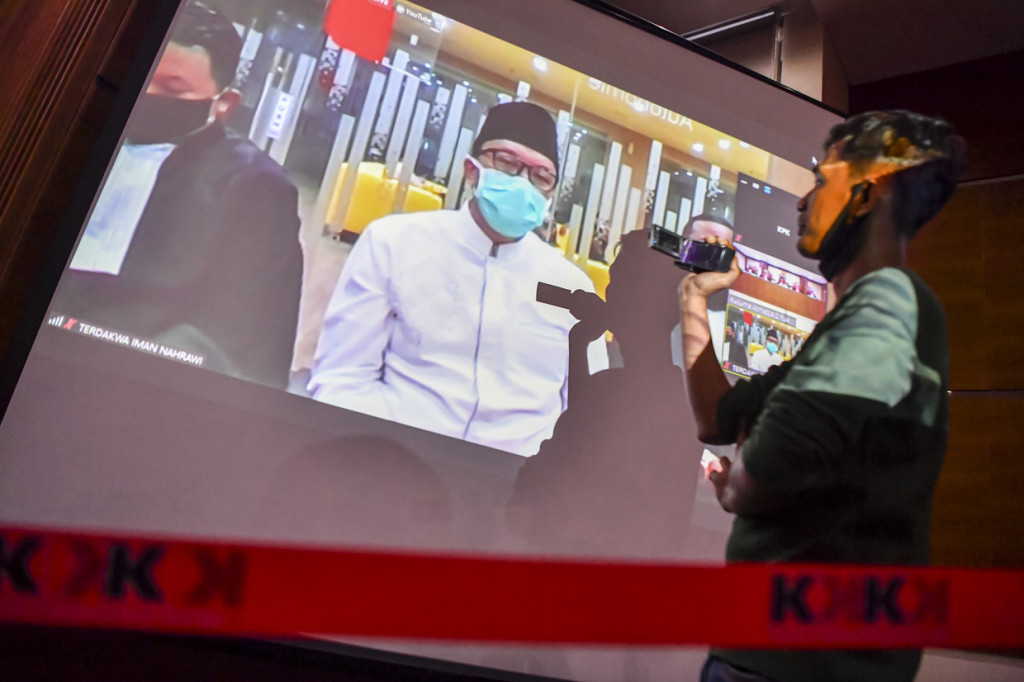 Majelis Hakim memvonis Imam Nahrawi dengan hukuman tujuh tahun penjara dan denda Rp400 juta subsider tiga bulan kurungan.
