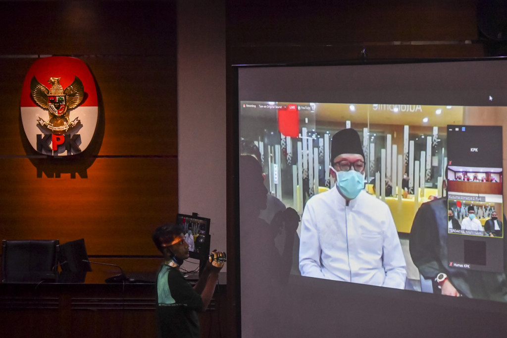 Vonis tersebut lebih ringan dari tuntutan Jaksa Penuntut Umum (JPU) KPK, yakni 10 tahun penjara dan denda Rp 500 juta subsider 6 bulan kurungan penjara.