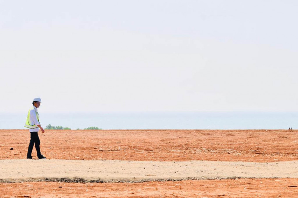 Jokowi menekankan tingkat daya saing usaha dan investasi Indonesia harus lebih baik dibanding negara lain agar dapat mengundang investor. Salah satu contoh upayanya, lanjut dia, adalah mempercepat perizinan relokasi dibanding jangka waktu perizinan di negara lain. Selain itu, kata Presiden, bisa juga dengan memberikan harga tanah yang kompetitif dibanding negara lain.