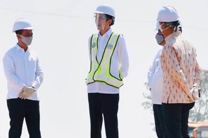 Saat ini, kata Presiden, kecepatan untuk mengurus perizinan merupakan daya tarik yang paling dicari investor dan dunia usaha. 