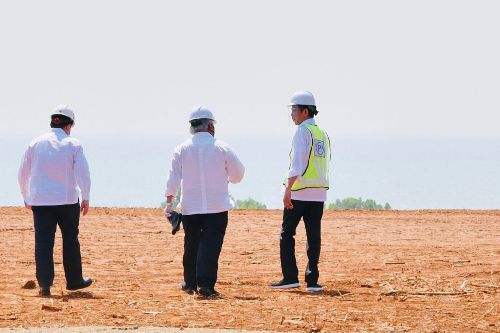 Batang: Presiden Joko Widodo, beserta Menteri BUMN, para Menteri terkait serta Kepala BKPM meninjau Kawasan Industri Terpadu Batang dalam kunjungan kerjanya ke Jawa Tengah.