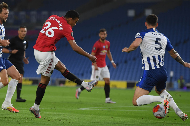 Empat menit kemudian, MU betul-betul membuka keunggulan saat Mason Greenwood melakukan tusukan ke jantung pertahanan tuan rumah setelah menerima umpan dari Aaron Wan-Bissaka sebelum melepaskan tembakan keras ke pojok kanan bawah gawang.