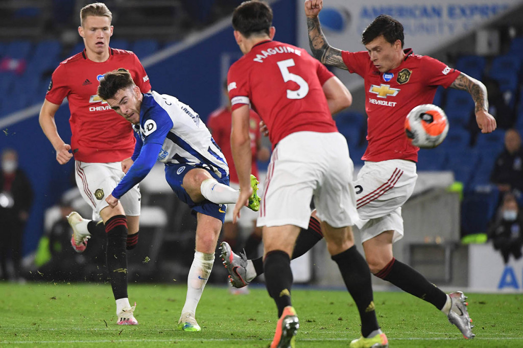 Tuan rumah tak patah semangat kendati tertinggal tiga gol. Peluang emas tercipta pada menit ke-69 lewat tembakan melengkung Aaron Connolly, namun dapat digagalkan oleh kiper David de Gea yang melakukan penyelamatan gemilang. Skor 0-3 bertahan hingga laga usai.