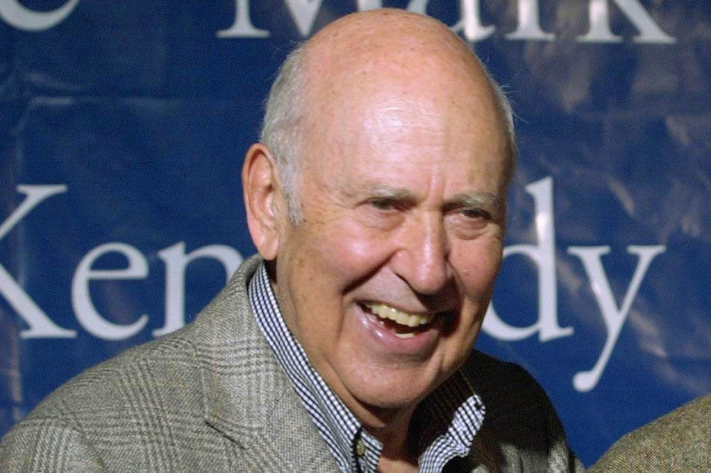 Legenda komedi AS Carl Reiner dan aktor serbabisa yang menyabet sembilan Emmy Award dan tetap aktif hingga 1990-an, meninggal dunia pada Senin, 29 Juni 2020 di usia 98 tahun.