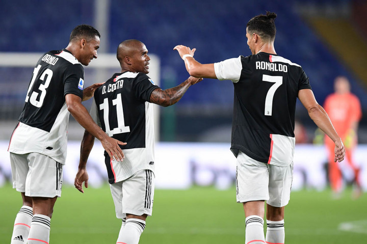 
Pemain pengganti Douglas Costa tidak mau ketinggalan dengan mengemas gol cantik. Menerima operan di tepi kotak penalti, ia kemudian sedikit menggiring bola sebelum melepaskan sepakan kaki kiri yang masuk sudut atas kanan gawang Genoa. Genoa kemudian mampu memperkecil ketertinggalan melalui gol Andrea Pinamonti.