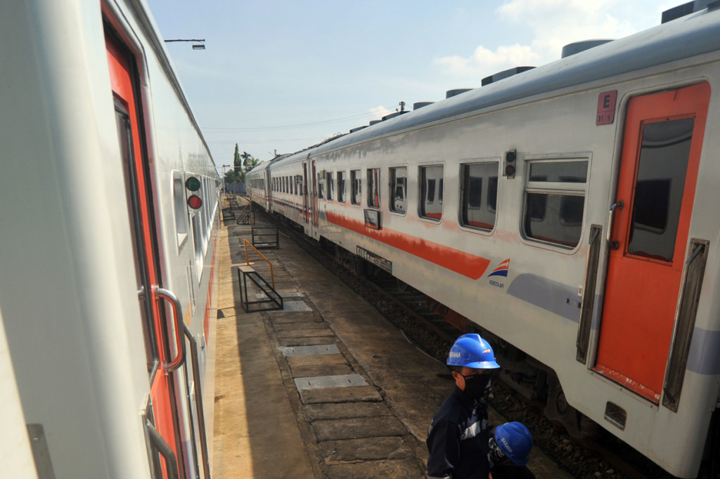 PT KAI Divre II Sumbar memperpanjang pembatalan semua perjalanan kereta api penumpang hingga 31 Juli 2020, karena mempertimbangkan situasi tingkat penyebaran Covid-19 di daerah itu serta menyesuaikan kebijakan dari pusat.
