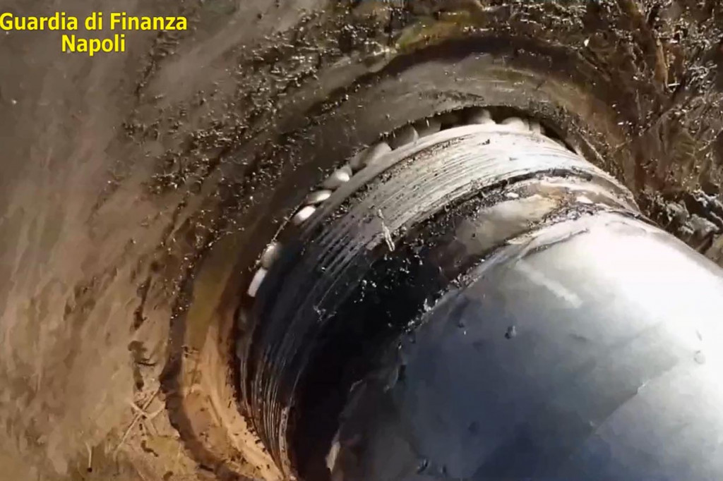 Polisi menambahkan, Captagon, nama merek obat, awalnya untuk penggunaan medis tetapi versi ilegal telah dijuluki 'Obat Jihad' setelah banyak digunakan oleh pejuang IS dalam pertempuran.