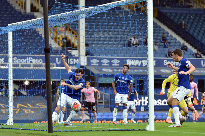 Pada menit ke-63, Michael Keane hampir saja mencetak gol bunuh diri ketika bola umpan silang Tielemans mengenai tubuhnya, beruntung Keane sukses mengamankan si kulit bundar sebelum melewati garis gawang.