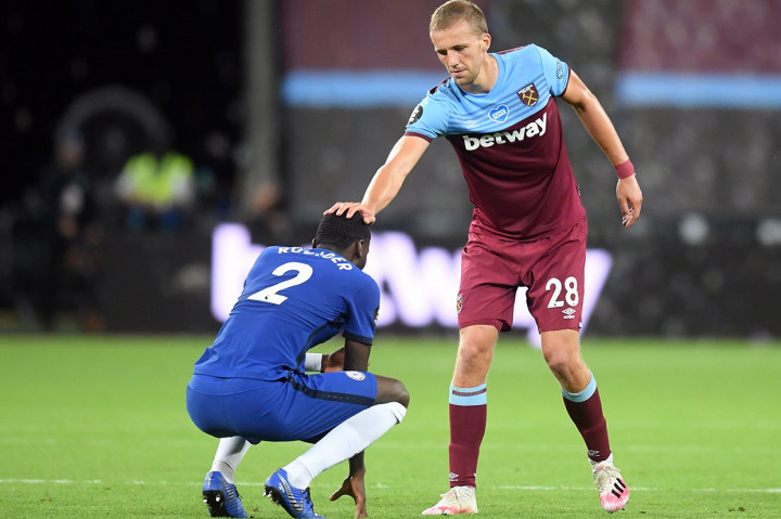 Kemenangan tersebut membuat tim besutan David Moyes itu kini mengoleksi 30 poin dan naik ke urutan ke-16 klasemen, menambah jarak aman jadi tiga poin dari zona degradasi. Sedangkan Chelsea (54) tertahan di peringkat keempat.