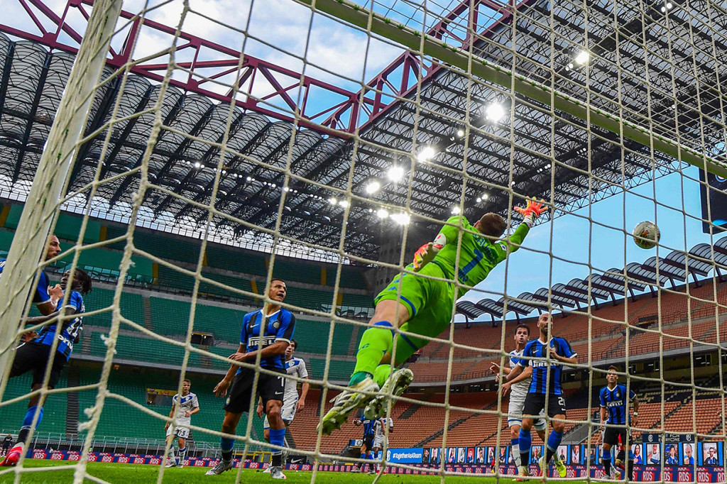 Unggul dua gol tidak membuat Inter berhenti menekan. Menjelang turun minum, Young mengirimkan umpan silang yang telah dinanti rekan-rekan setimnya. Danilo D'Ambrosio menyambutnya dengan sundulan untuk menjadi gol ketiga tuan rumah.