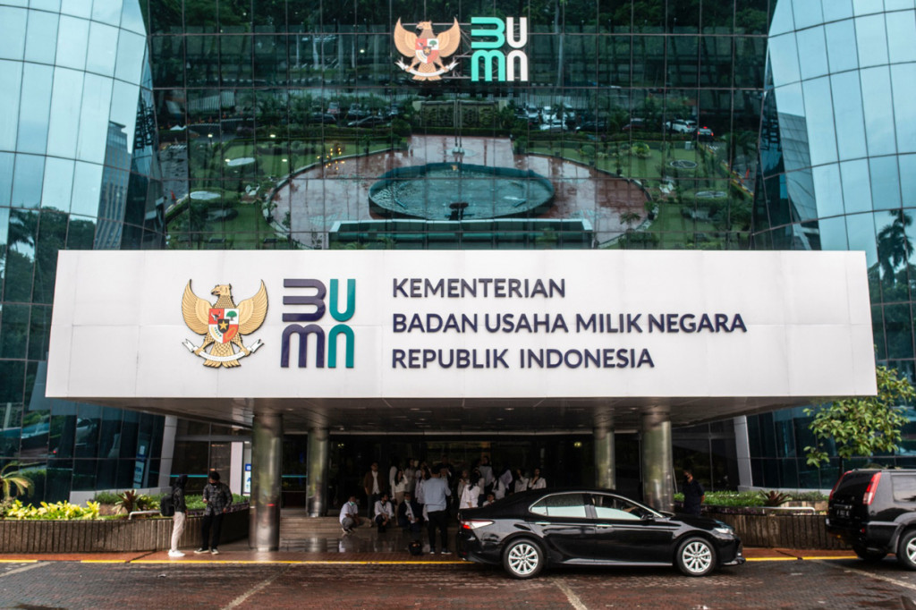 Kementerian BUMN meluncurkan logo baru pada Rabu, 1 Juli 2020, yang menjadi simbolisasi dari visi dan misi kementerian maupun seluruh BUMN dalam menatap era kekinian yang penuh tantangan sekaligus kesempatan. 