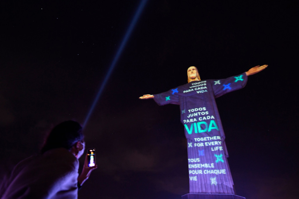 Dalam beberapa refleksi, terdapat sejumlah nama-nama para korban Covid-19.