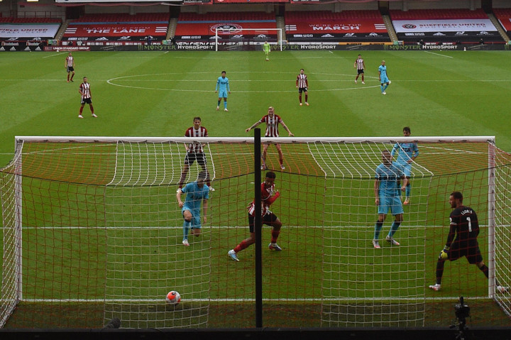 Upaya telaten tuan rumah membuahkan hasil. Pada menit ke-69 Lys Mousset menggandakan keunggulan mereka atas Tottenham. Mousset yang baru enam menit merumput setelah menggantikan Goldrick, dengan dingin menyontek bola umpan tarik matang yang dikirim Enda Stevens ke muka gawang.