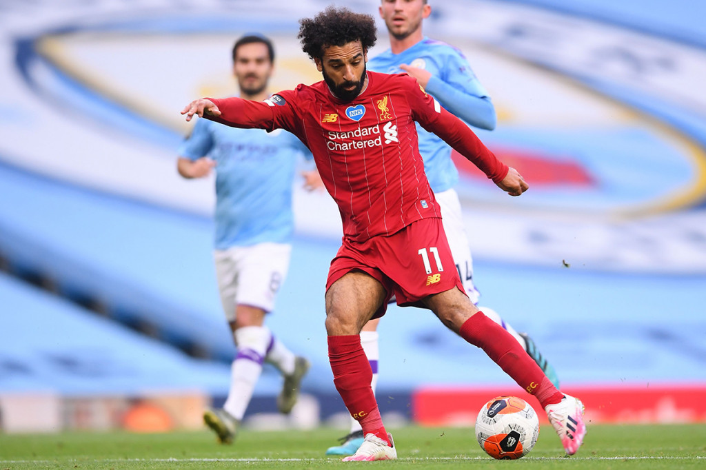 Tim tamu sempat tampil dominan dalam 20 menit awal pertandingan. Peluang pertama diperoleh Mohamed Salah namun tembakannya masih membentur tiang gawang.