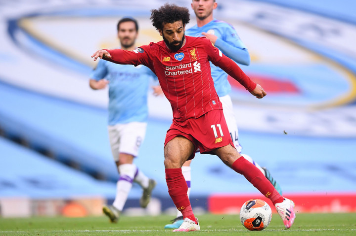 Tim tamu sempat tampil dominan dalam 20 menit awal pertandingan. Peluang pertama diperoleh Mohamed Salah namun tembakannya masih membentur tiang gawang.