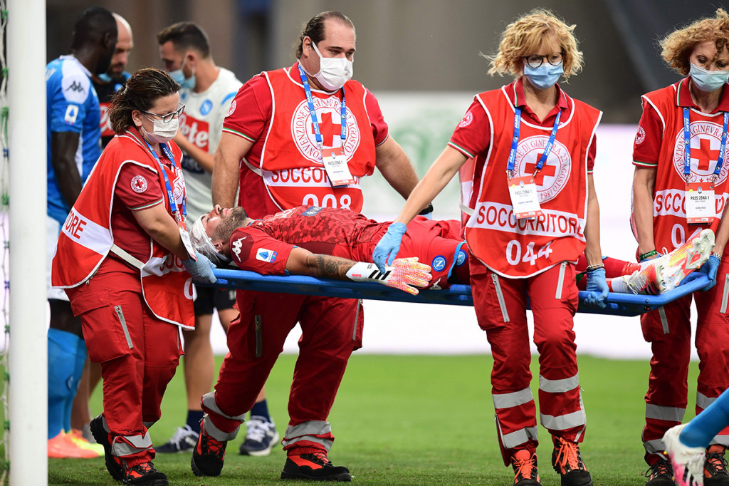 Pada pertengahan babak pertama, Ospina harus mendapat perawatan akibat cedera dan dinyatakan tidak dapat meneruskan permainan sehingga digantikan oleh Alex Meret.