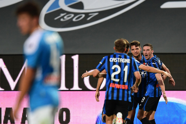 Gosens melakukan selebrasi bersama rekan-rekan setimnya.