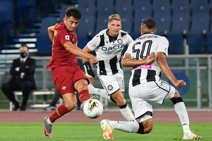 Roma sempat memperlihatkan tanda-tanda perbaikan. Namun peluang lewat Bryan Cristante dan Cengiz Under belum membuahkan hasil. Skor 1-0 bertahan hingga jeda.