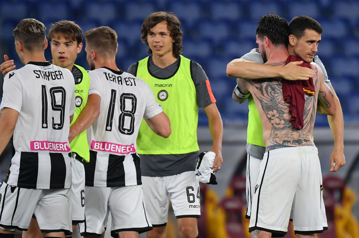 Tambahan tiga poin mendongkrak Udinese naik dua strip ke peringkat ke-14, sedangkan bagi Roma, kekalahan itu menyulitkan mereka untuk tetap menempel tim peringkat keempat Atalanta. Giallorossi kini tertinggal 12 poin dari tim Bergamo tersebut.