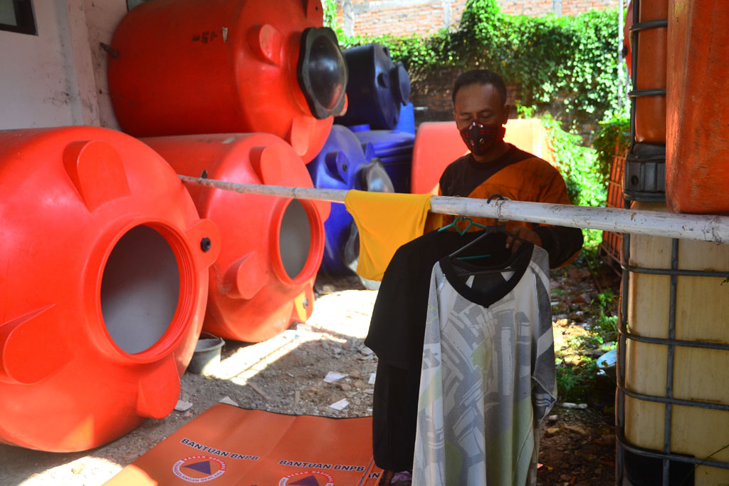 
Pria 39 tahun warga Desa Peganjaran, Kecamatan Bae, Kudus tersebut menyatakan bahwa apa yang telah dia dan rekan-rekan relawan covid-19 kerjakan bukanlah hal yang sia-sia. 