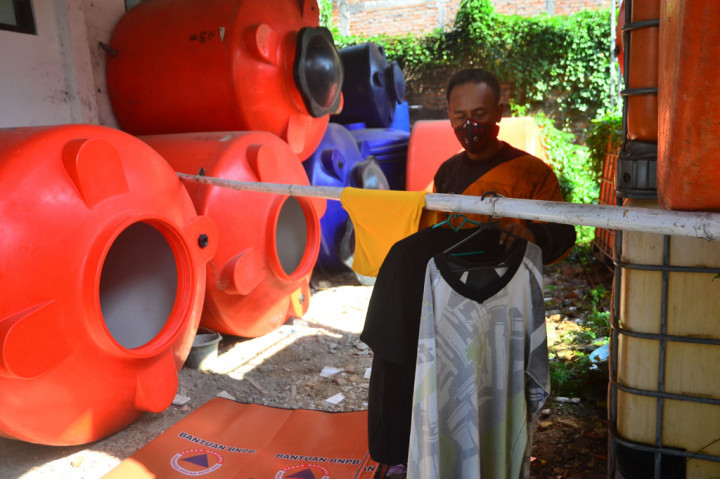 
Pria 39 tahun warga Desa Peganjaran, Kecamatan Bae, Kudus tersebut menyatakan bahwa apa yang telah dia dan rekan-rekan relawan covid-19 kerjakan bukanlah hal yang sia-sia. 