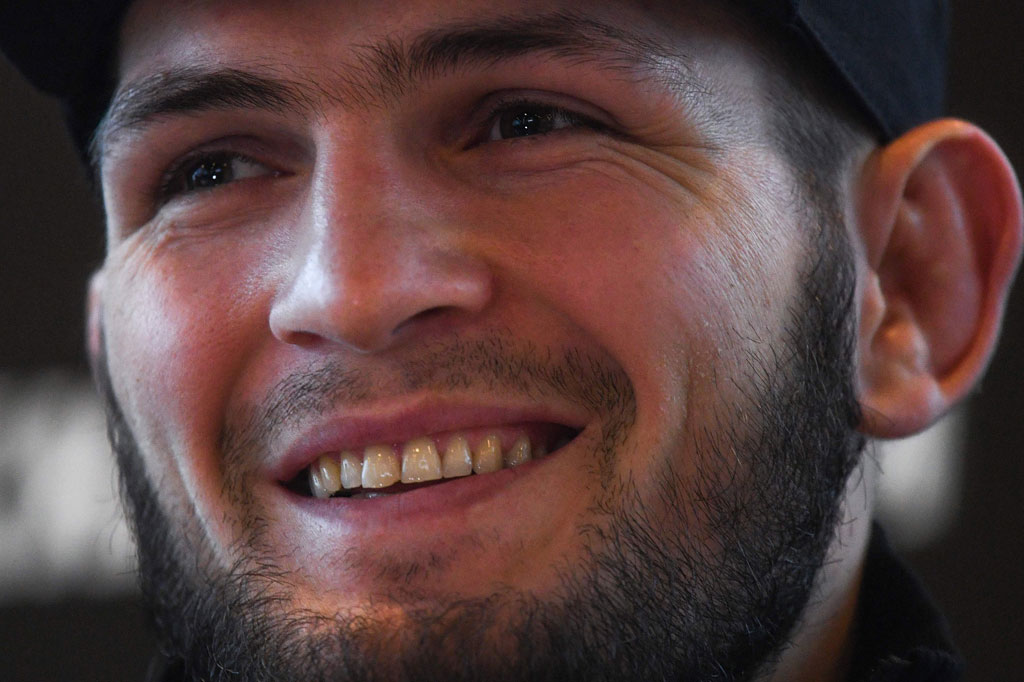 Khabib memiliki rekor 28 pertandingan tanpa terkalahkan. Pada 2018, ia menaklukkan salah satu nama besar olahraga bela diri campuran Connor McGregor.