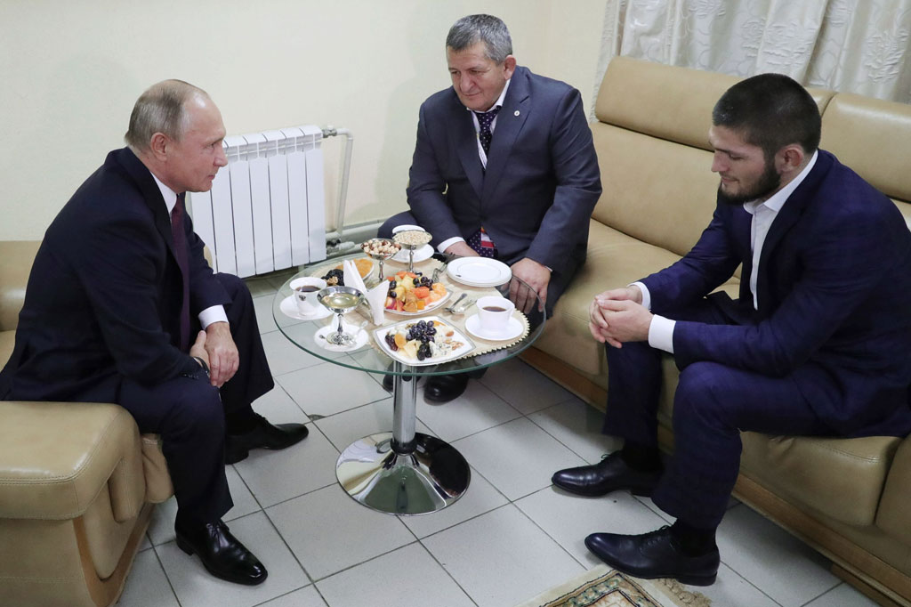 Abdulmanap terakhir kali mendampingi putranya bertarung pada September 2019 silam, saat Khabib berhasil mempertahankan gelar juara kelas ringannya dengan menaklukkan Dustin Poirier.