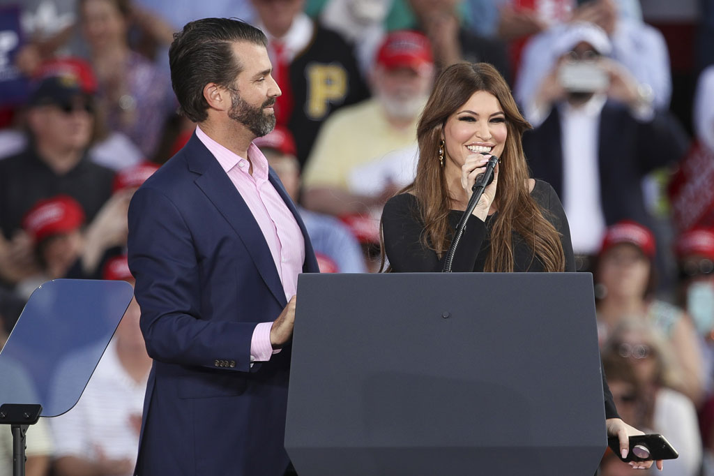 Guilfoyle, 51, segera diisolasi setelah dingetahui mengidap covid-19 dalam tes rutin yang dilakukan terhadap siapa pun yang diperkirakan akan melakukan kontak dekat dengan presiden, New York Times melaporkan.