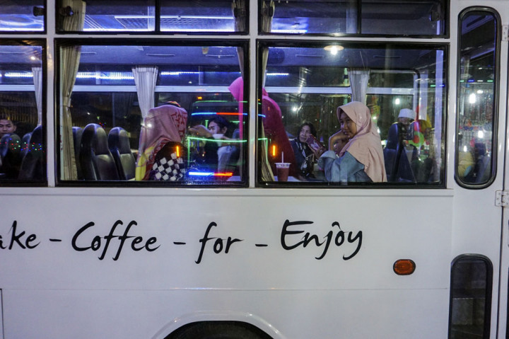 Akibat dampak pandemi covid-19, armada bus PO 44 Trans memodifikasi bus wisata miliknya menjadi wisata cafe bus dengan harga tiket Rp10.000 per orang untuk bus medium dan Rp30.000 per orang untuk bus besar. 