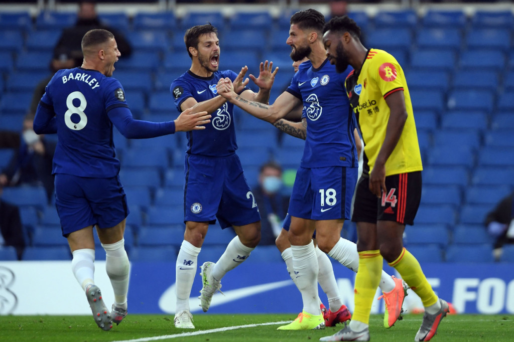 Olivier Giroud ('28), Willian ('43), dan Ross Barkley (90+2) menentukan kemenangan Chelsea di laga ini. AFP Photo/Mike Hewitt