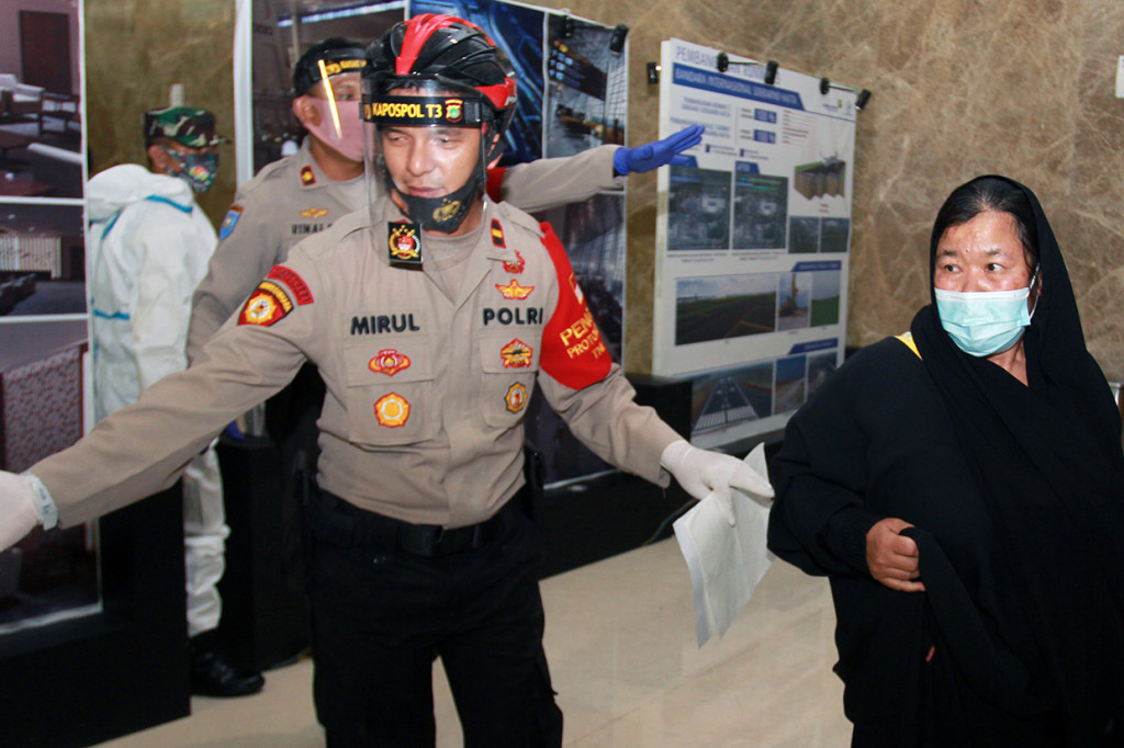 TKI asal Majalengka, Jawa Barat itu bekerja di Kota Taif, Arab Saudi dan pada 2001 dijatuhi hukuman mati karena didakwa menjadi penyebab majikannya meninggal dunia. Keluarga korban awalnya meminta diyat atau uang denda 30 juta riyal atau sekitar Rp107 miliar agar Etty tidak dieksekusi. Keluarga akhirnya bersedia memaafkan dengan jumlah diat sebesar 4 juta riyal. ANTARA FOTO/Muhammad Iqbal