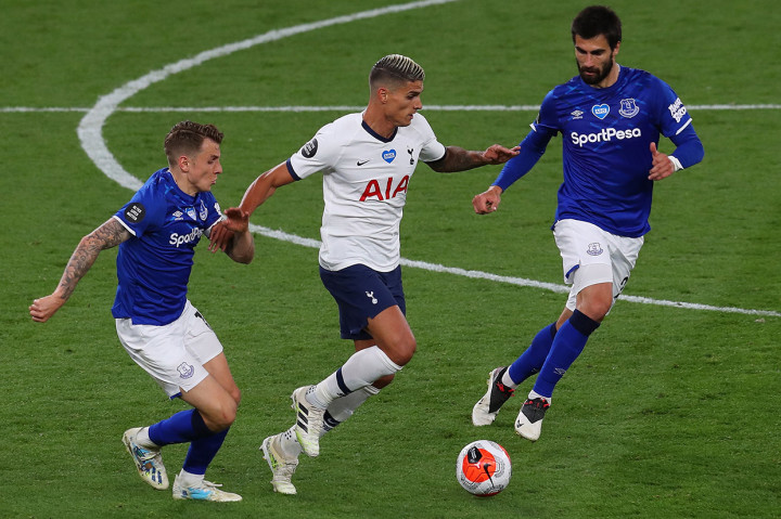 Spurs tampil lebih dominan dibandingkan dengan lawannya dengan menguasai 51 persen distribusi bola dan melepaskan 12 percobaan gol yang dua di antaranya menyasar target. Sebaliknya Everton melepaskan 11 upaya gol yang tiga diantaranya nyaris menghadiahkan poin.