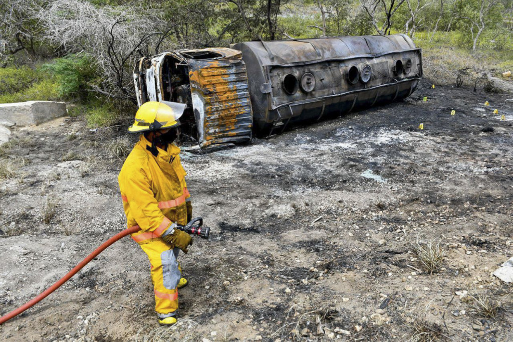 Setidaknya tujuh orang tewas dan 46 lainnya menderita luka bakar menyusul ledakan truk yang mengangkut bahan bakar di jalan raya di Kolombia utara, lapor pihak berwenang.