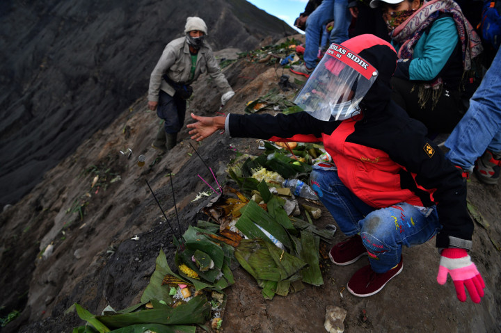 Perayaan ini menerapkan protokol kesehatan mencegah penyebaran virus korona. ANTARA Foto/Zabur Karuru