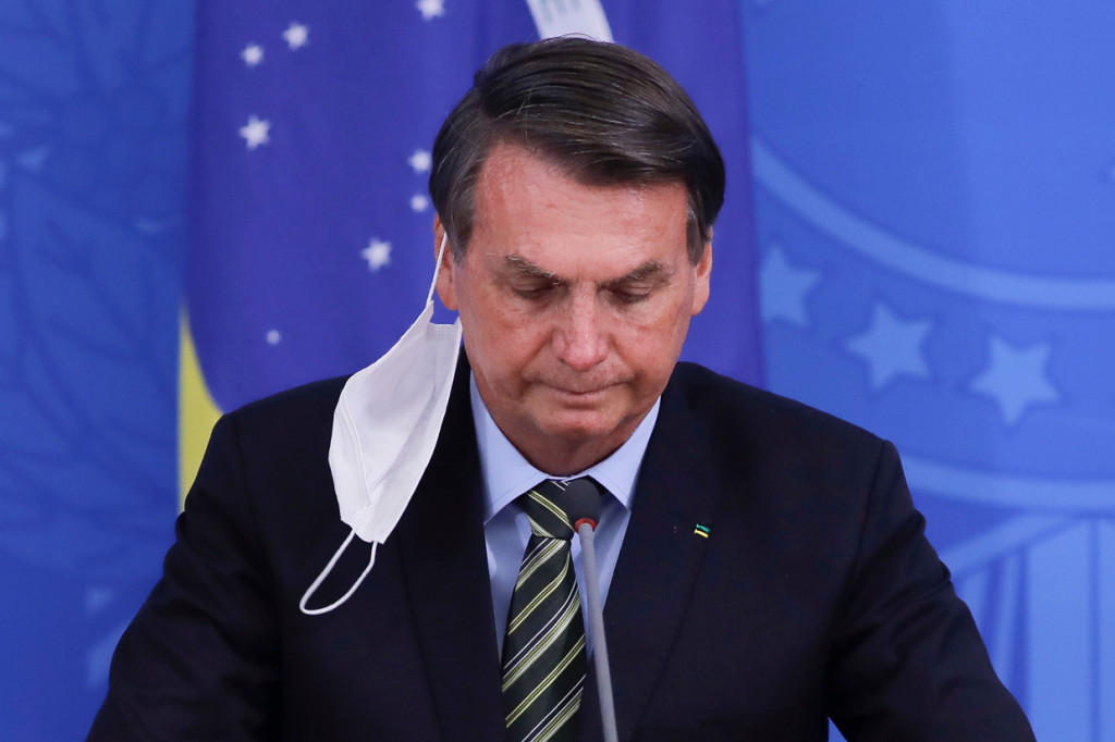 Presiden Brasil, Jair Bolsonaro, menyatakan dia positif tertular virus corona (Covid-19) dari hasil pemeriksaan paru-paru yang dijalani pada Senin, 6 Juli 2020. AFP Photo/Sergio Lima