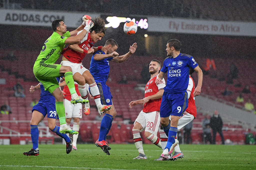 Di babak kedua, Leicester berusaha keras untuk menyamakan kedudukan. Serbuan para pemain tim tamu masih dapat digagalkan kiper Arsenal Martinez dan pemain belakang David Luiz.