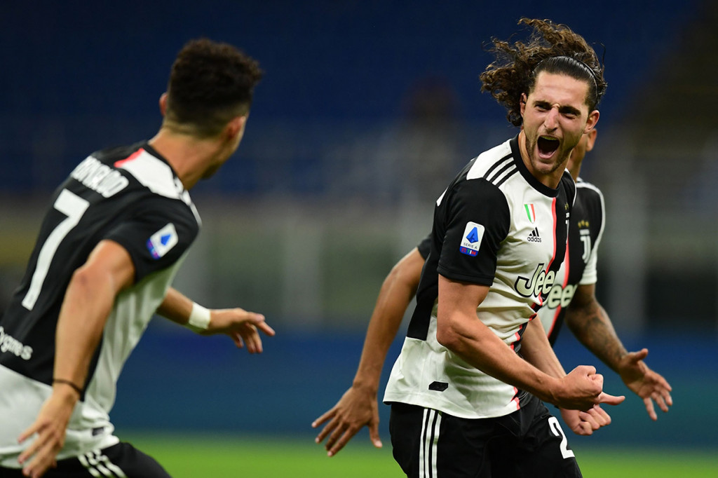 Babak kedua baru berjalan dua menit, Juve berhasil memecah kebuntuan melalui Adrien Rabiot. Pemain Prancis itu menerima bola di lapangan tengah, berlari menghindari sejumlah tekel, sebelum mengarahkan sepakannya menuju sudut atas gawang dari tepi kotak penalti.