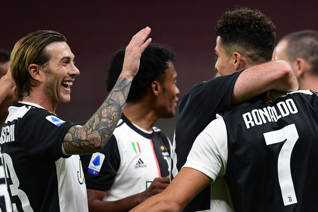 Bianconerri menggandakan keunggulan enam menit berselang. Alessio Romagnoli dan Simon Kjaer bertubrukan saat mengejar bola operan Juan Cuadrado, bola kemudian dengan mudah disambar Ronaldo untuk mengubah skor menjadi 2-0.