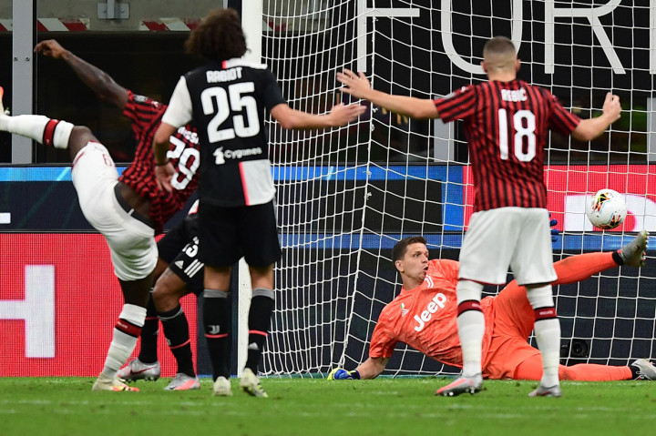 Gol Ibrahimovic memicu kebangkitan Milan. Empat menit berselang tuan rumah berhasil menyamakan kedudukan lewat Franck Kessie yang sukses  menaklukkan Szczesny dalam situasi satu lawan satu.