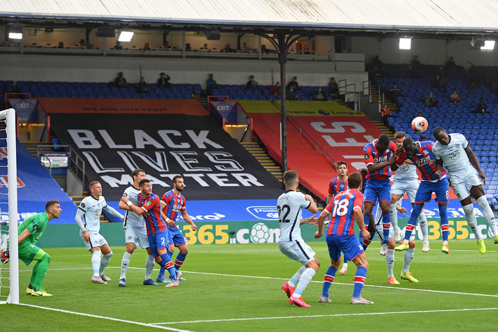 Chelsea hampir menggandakan keunggulan pada menit ke-10 ketika sepak pojok Willian bisa disambut oleh Kurt Zouma, sayang sundulannya masih melenceng dari sasaran.