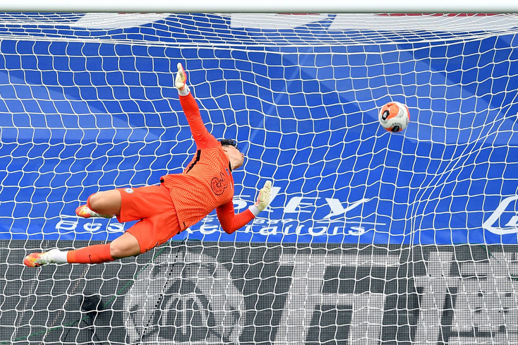 Pada menit ke-34 Palace berhasil memperkecil ketertinggalan jadi 1-2 lewat sepakan jarak jauh nan gemilang yang dilepaskan oleh Wilfried Zaha.