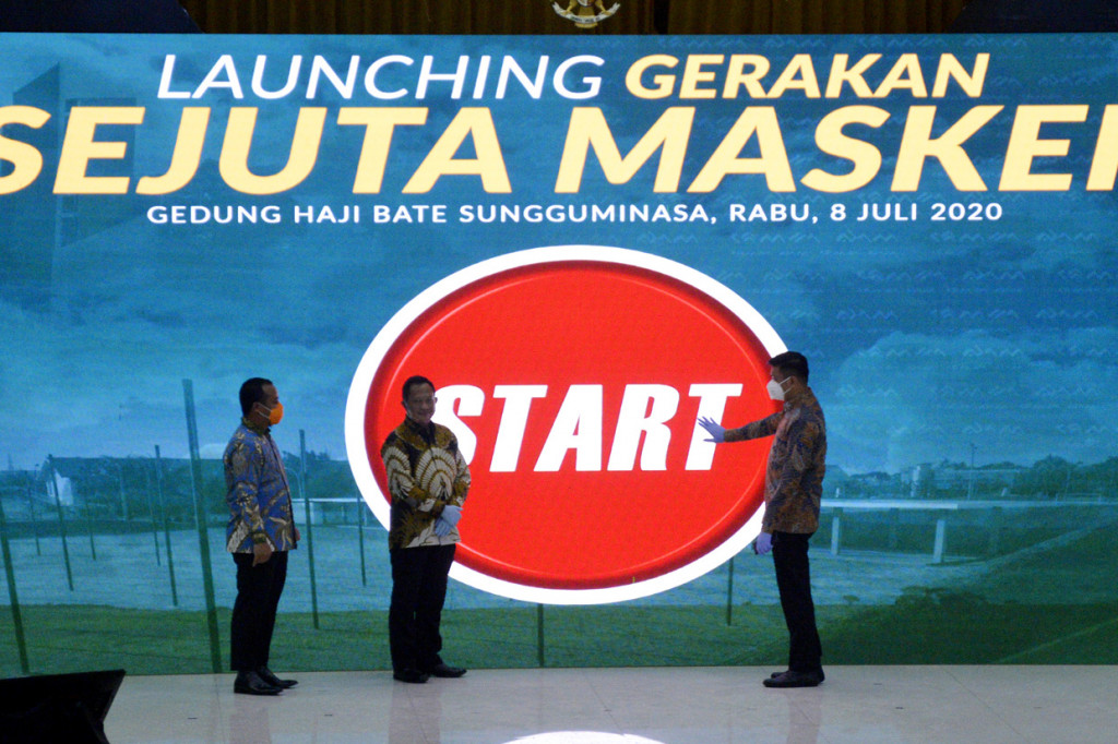 Gerakan Sejuta Masker yang dilaksanakan Pemda Kabupaten Gowa dengan pemrakarsa Mendagri Tito Karnavian tersebut mendapatkan penghargaan dari Museum Rekor Dunia Indonesia (MURI) sebagai pembagian masker terbanyak dengan membagikan sebanyak 1,2 juta masker kepada masyarakat sebagai langkah memutus mata rantai penularan virus Covid-19. 