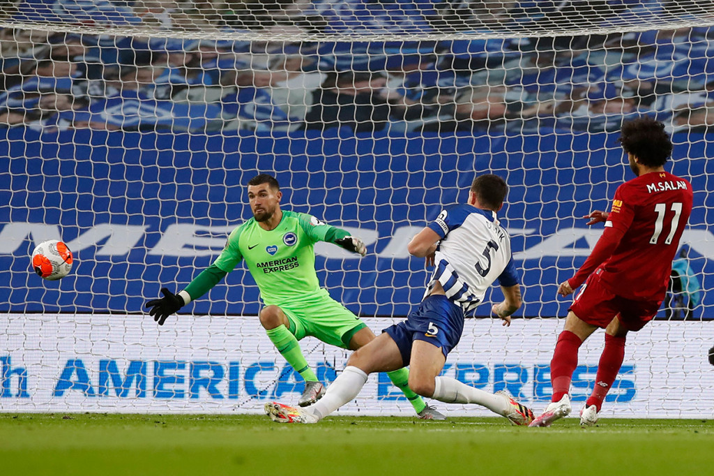 Gol pertama terjadi pada menit keenam ketika umpan kiper Mathew Ryan kepada Davy Proepper berhasil dicuri oleh Keita, dan bola kirimkan untuk diselesaikan dengan sepakan kaki kiri tajam Mohamed Salah.