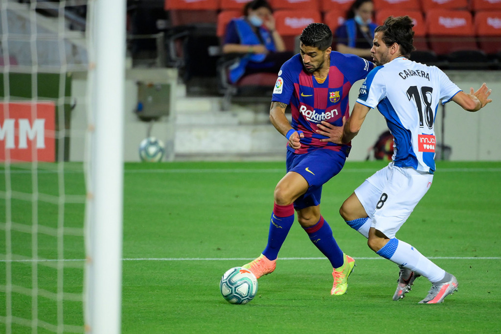 Sementara Barcelona berusaha mengambil kendali penuh permainan. Peluang didapat lewat tendangan bebas Lionel Messi. Sayangnya bola masih tipis di atas mistar gawang. Sementara sepakan Luis Suarez masih membentur Fernando Calero dan hanya membuahkan sepak pojok.