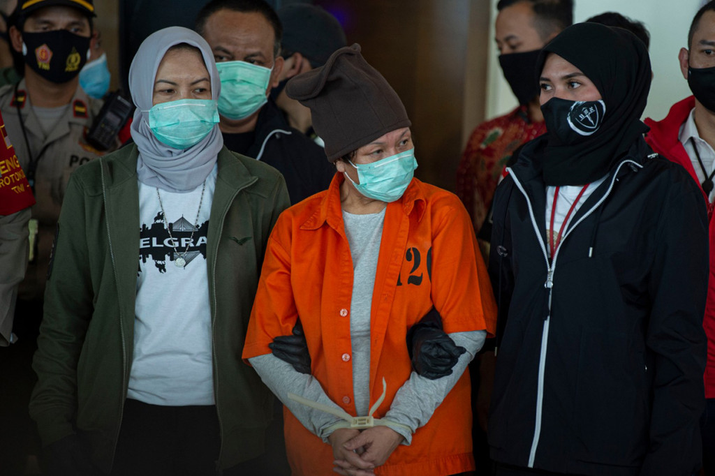 Buronan pembobol kas Bank BNI senilai Rp1,7 triliun Maria Pauline Lumowa tiba di Tanah Air melalui Terminal 3 Kedatangan Internasional Bandara Soekarno-Hatta, Banten, Kamis, 9 Juli 2020 siang.