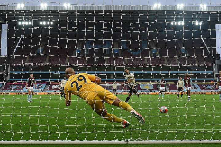 Keunggulan MU di laga itu tercipta berkat gol Bruno Fernandes (penalti), Mason Greenwood, dan Paul Pogba. AFP Photo/Oli Scarff